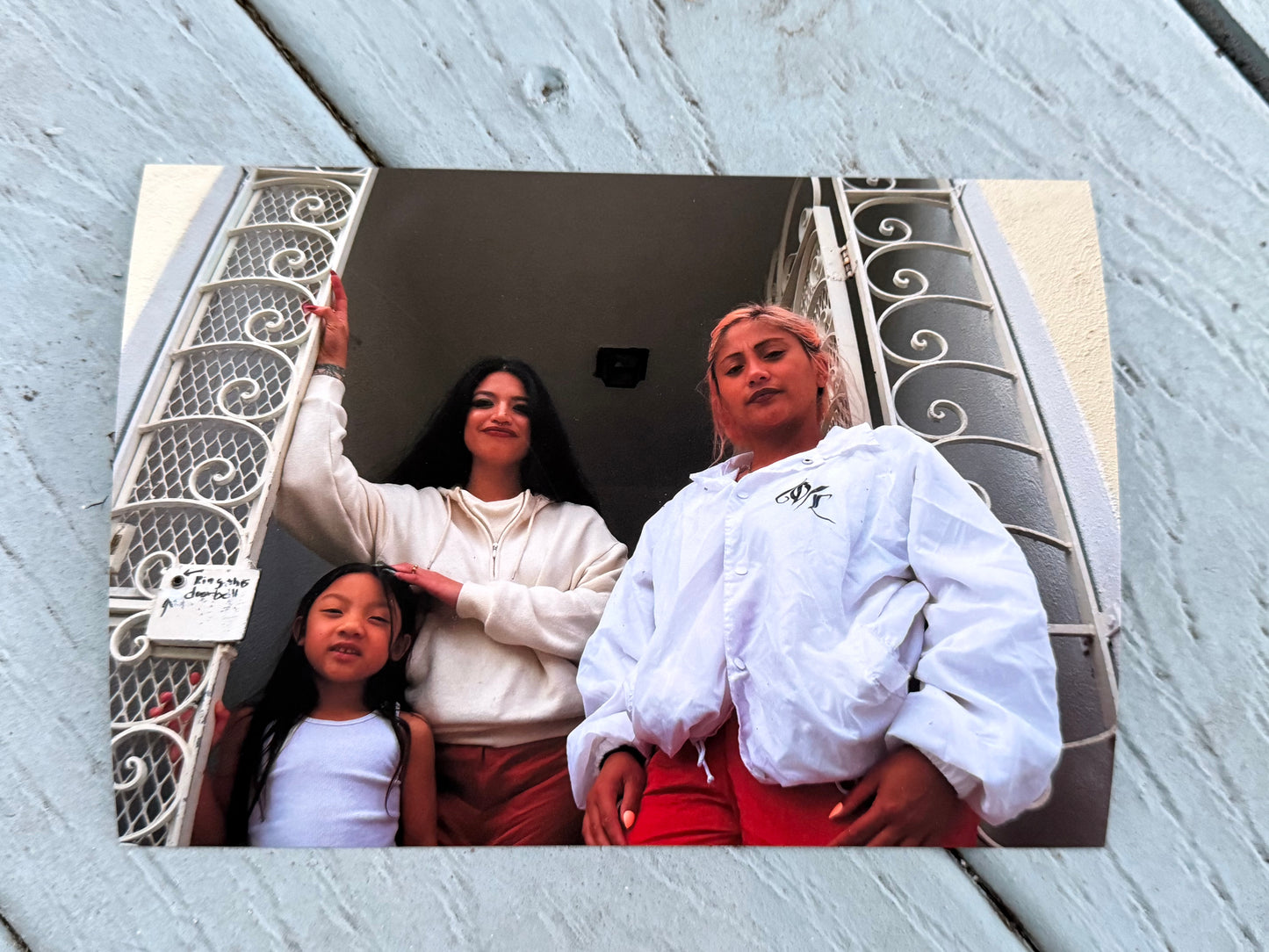 Pinays Gaze - 7x5 Print